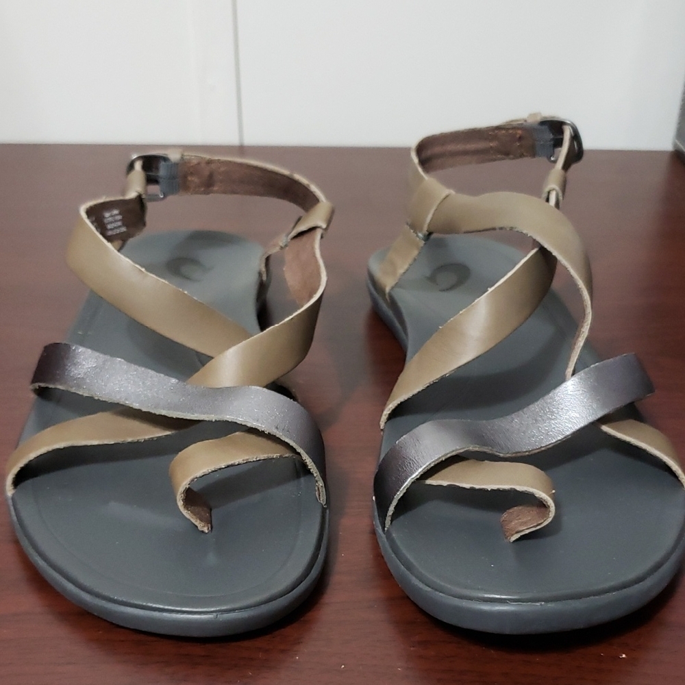 OluKai Women's Two-Tone Tan and Gray Strappy Sandals